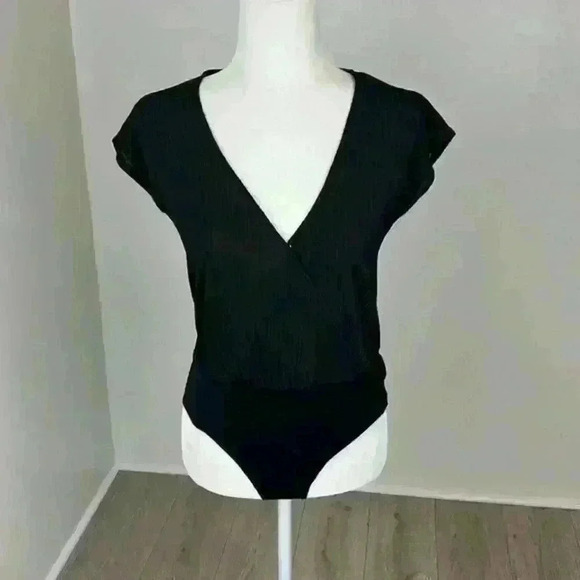 Paper Crane Tops - Paper Crane Black Short Sleeve V-Neck Bodysuit Size M